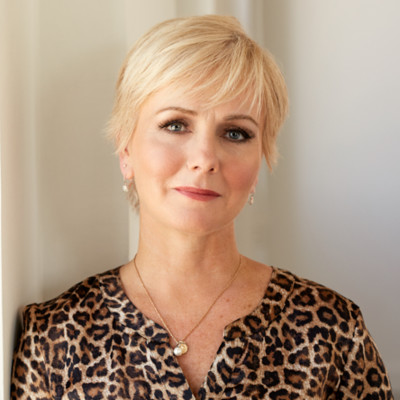 MaryAnn_Kempe seen wearing a simple design chain arround her neck